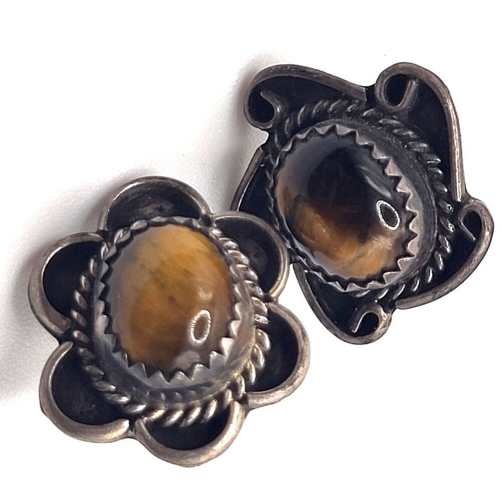 NavajoโTiger's Eye Sterling Silver 0.75in